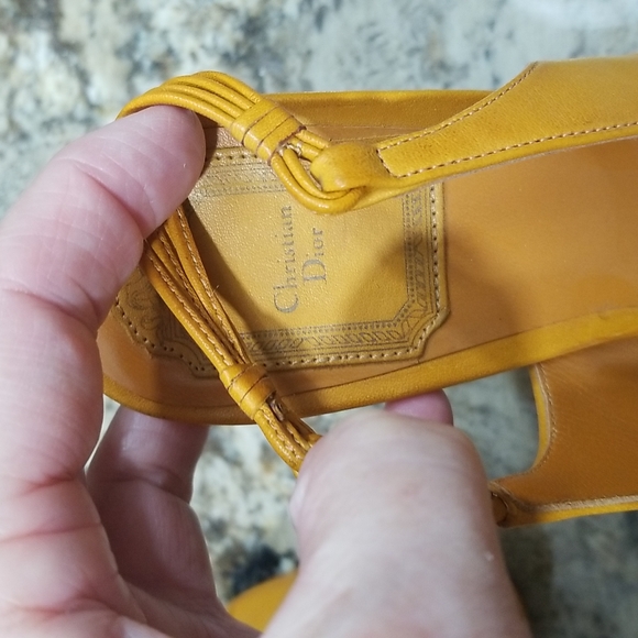 Christian Dior Saddle color Peeptoe Slingback Heels,Excellent Condition - Picture 2 of 7